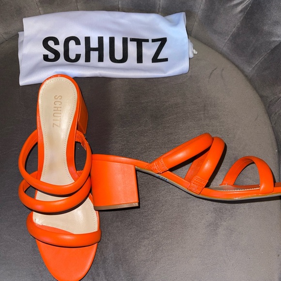 SCHUTZ
Olly Block Heel Leather Sandals - Picture 2 of 7